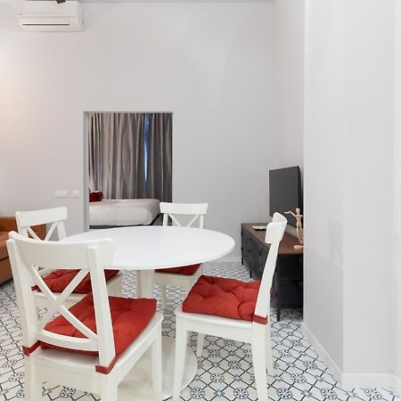 The Little Village Apartments บาเลนเซีย ภายนอก รูปภาพ