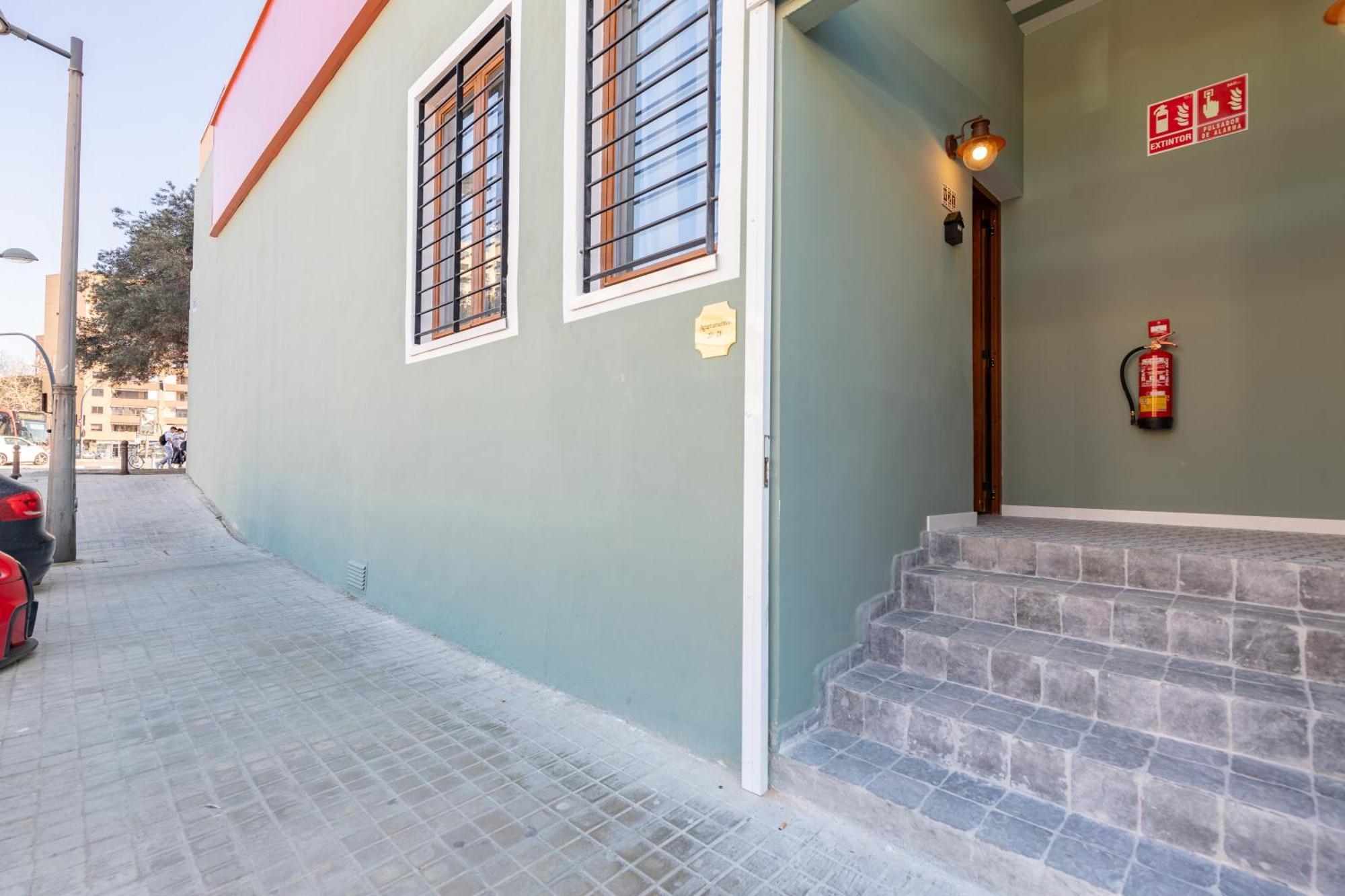 The Little Village Apartments บาเลนเซีย ภายนอก รูปภาพ