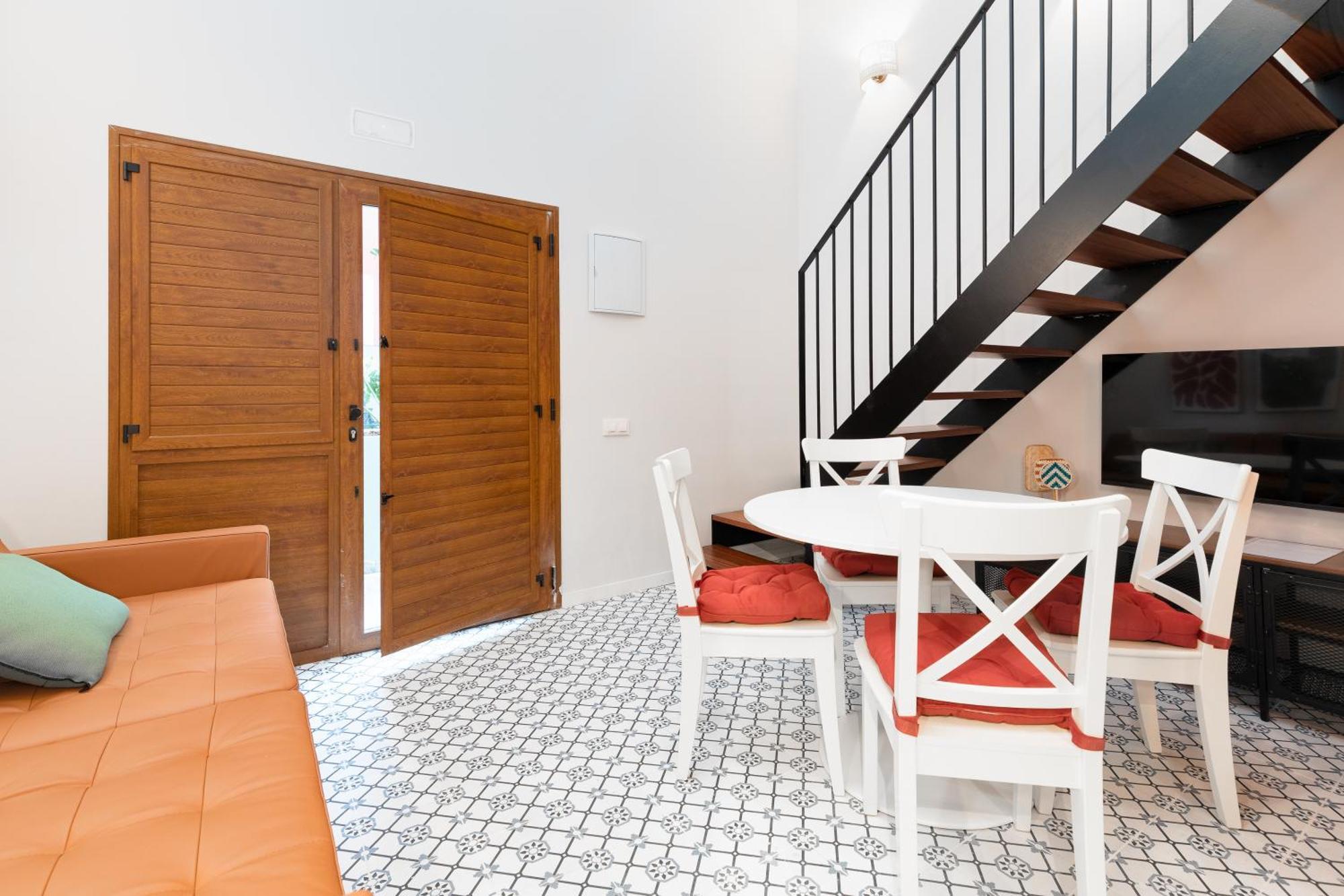 The Little Village Apartments บาเลนเซีย ภายนอก รูปภาพ